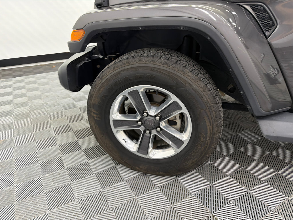 Used 2018 Jeep Wrangler Unlimited Sahara AWD/4WD image 12