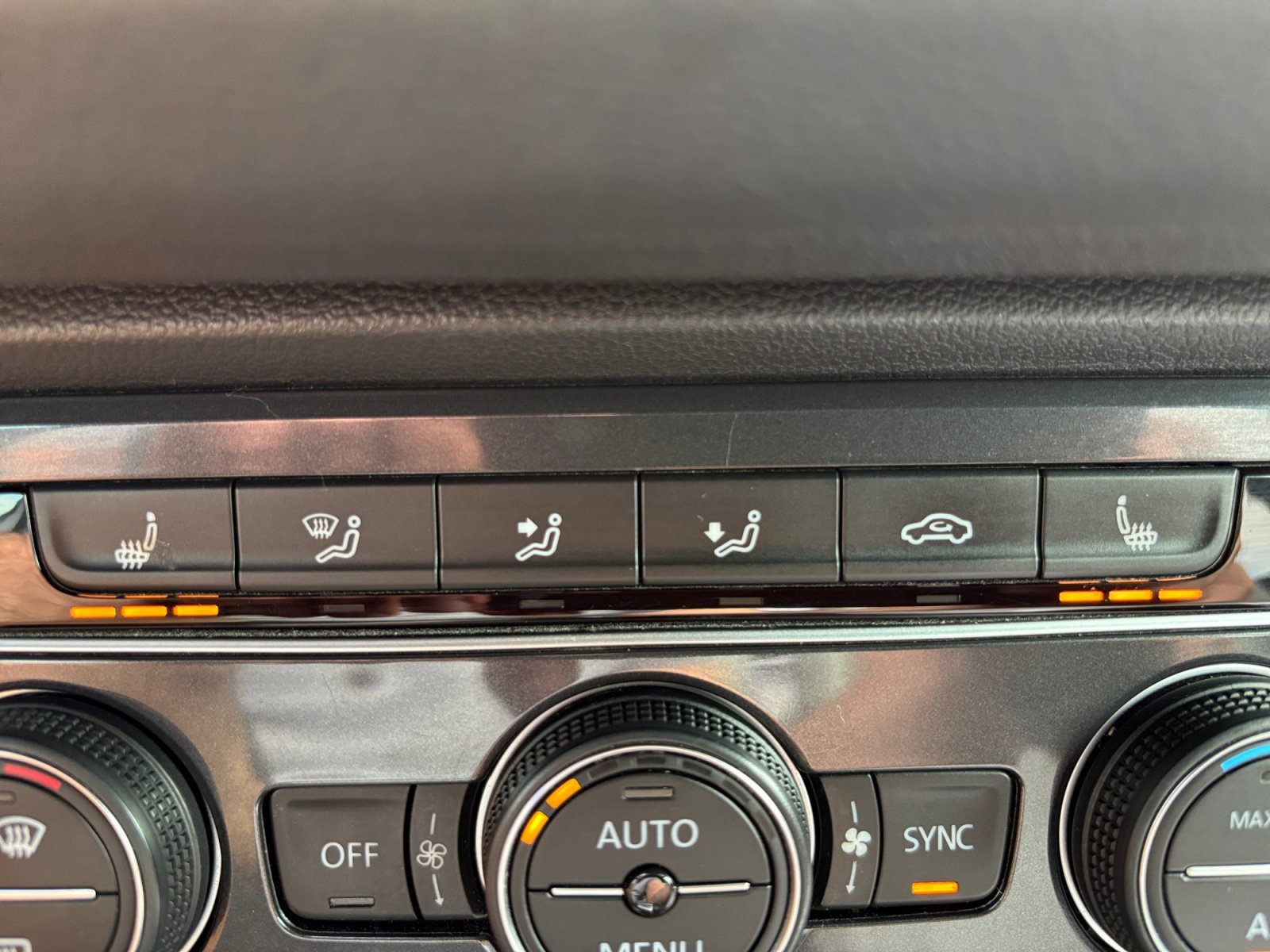 Used 2020 Volkswagen Tiguan SE R-Line FWD image 22