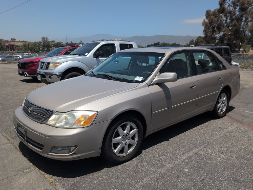 Used 2000 Toyota Avalon XLS FWD image 1
