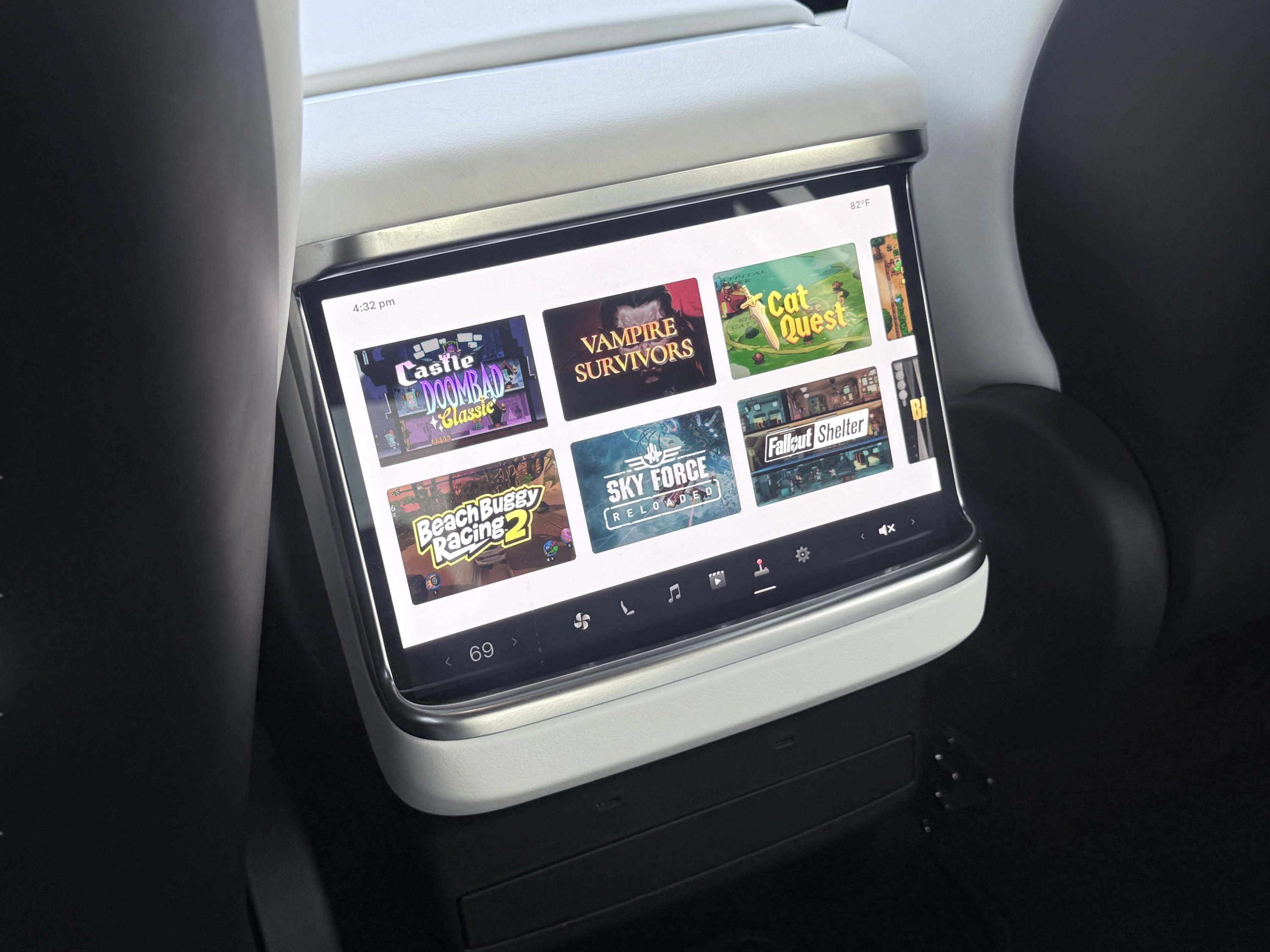 Used 2023 Tesla Model X image 43