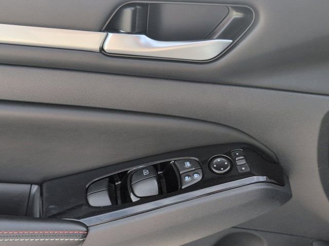 Used 2025 Nissan Altima 2.5 SR w/ SR Premium Package AWD/4WD image 13