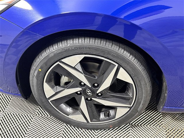 Used 2023 Hyundai Elantra Limited w/ Cargo Package image 4