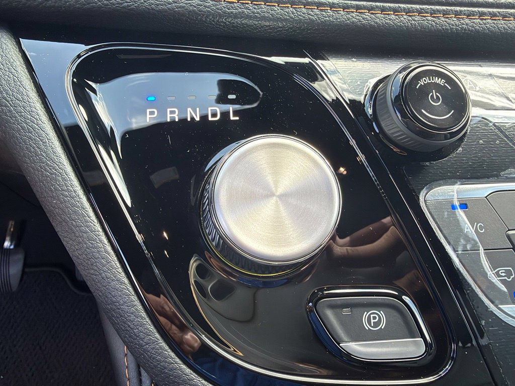 New 2027 Chrysler Pacifica Pinnacle w/ Theater Group FWD image 17