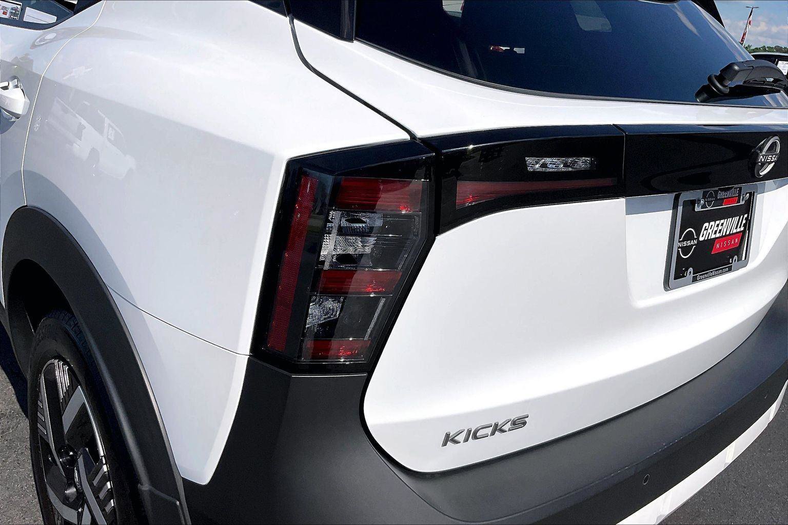 Certified 2025 Nissan Kicks SV FWD image 30