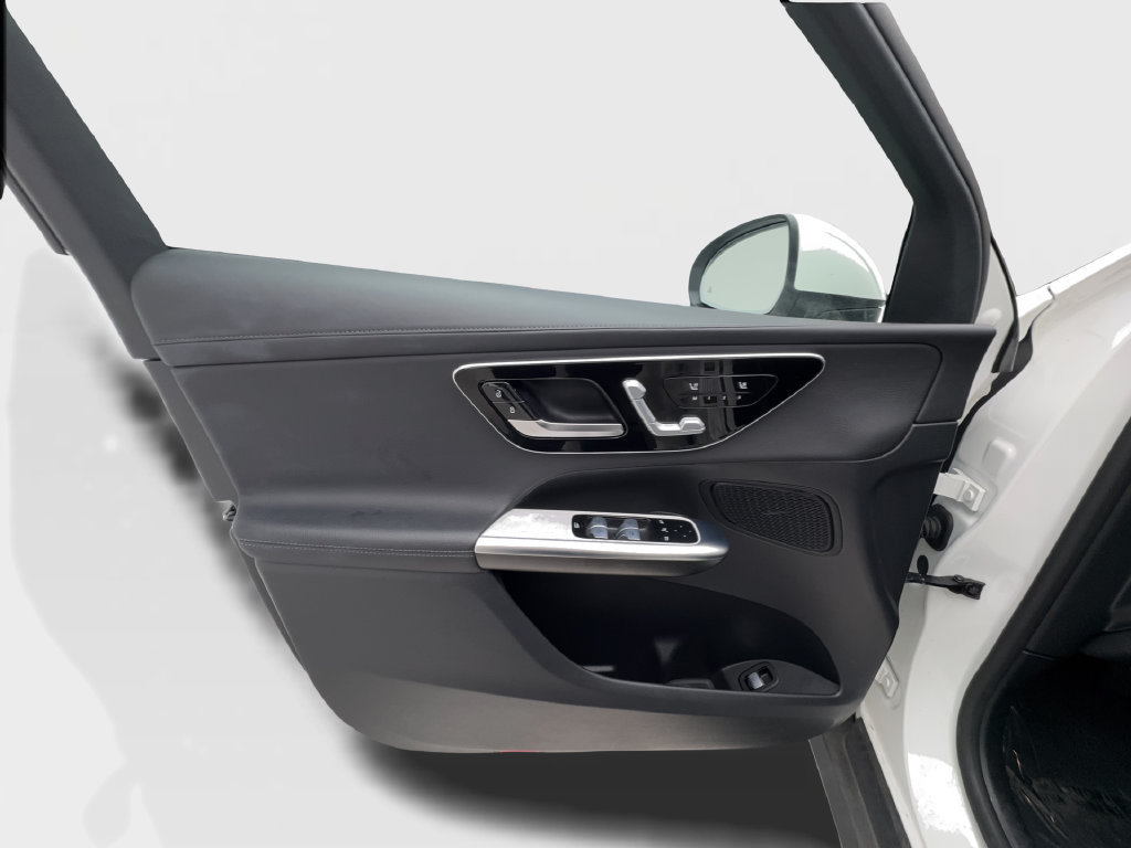 Used 2024 Mercedes-Benz GLC 300 image 23