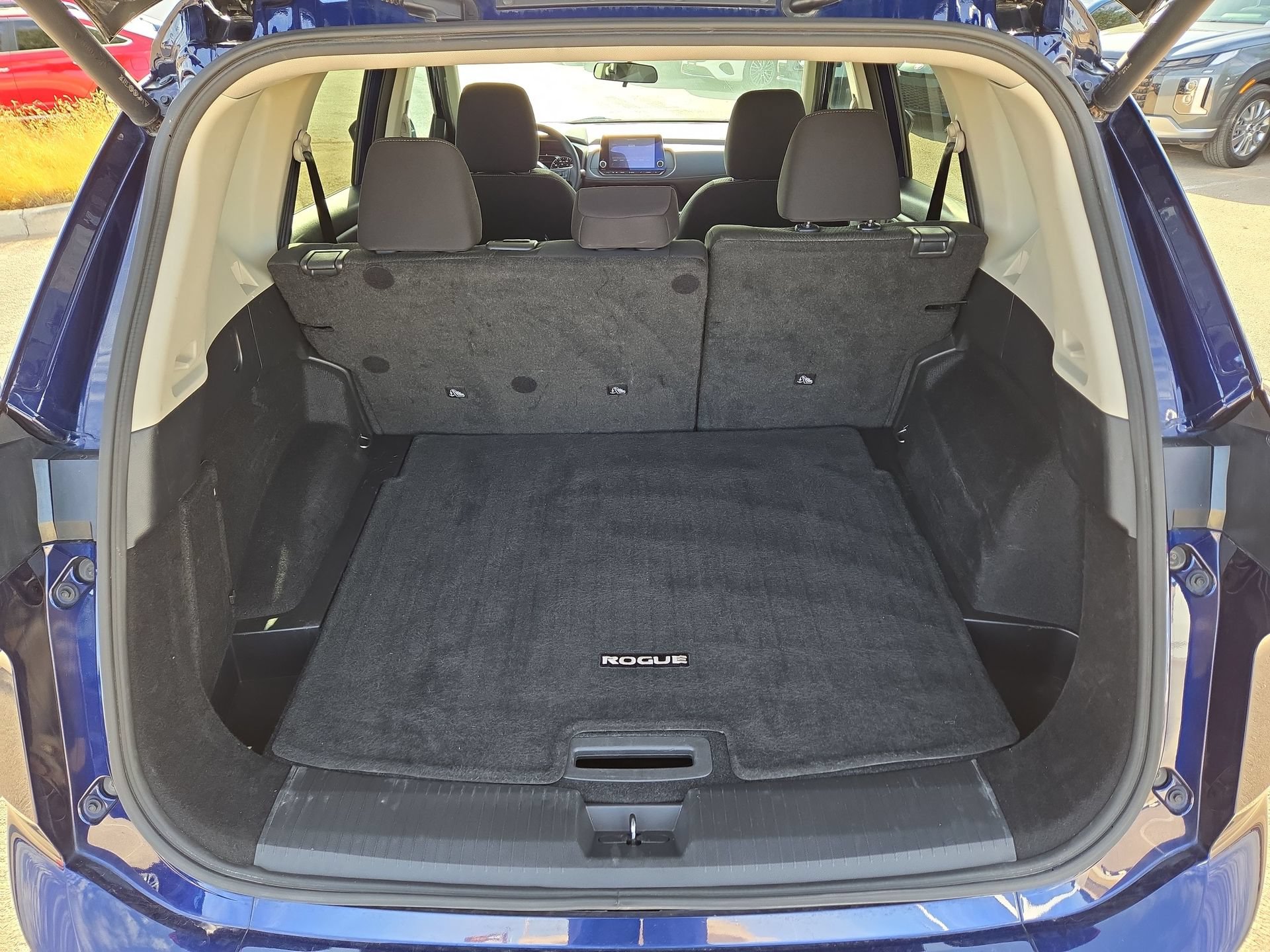 Used 2024 Nissan Rogue SV AWD/4WD image 12