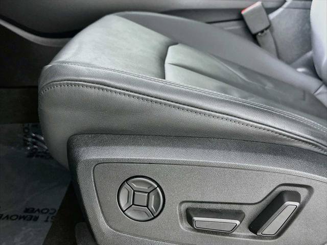 Certified 2023 Audi Q3 2.0T Premium w/ Convenience Package AWD/4WD image 17