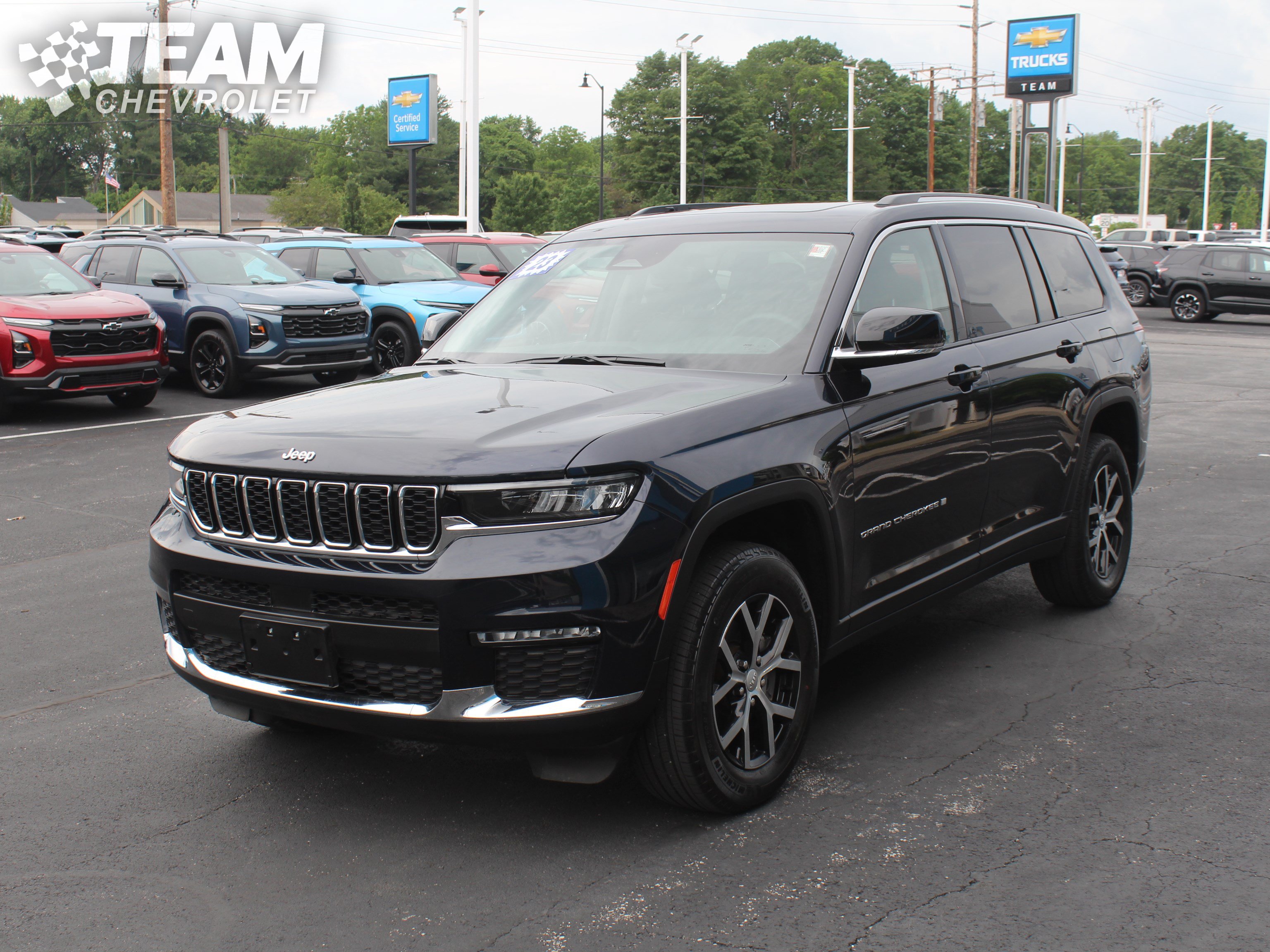 Used 2023 Jeep Grand Cherokee L Limited AWD/4WD image 8