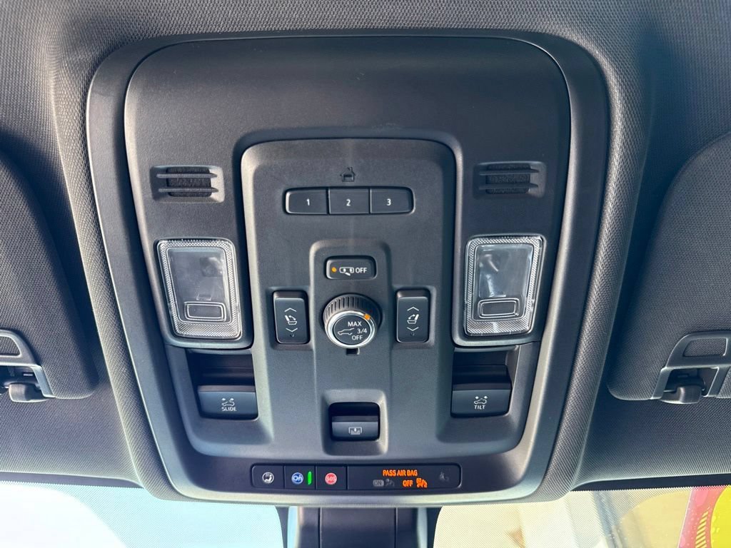 Used 2022 Chevrolet Tahoe RST w/ Luxury Package RWD image 17