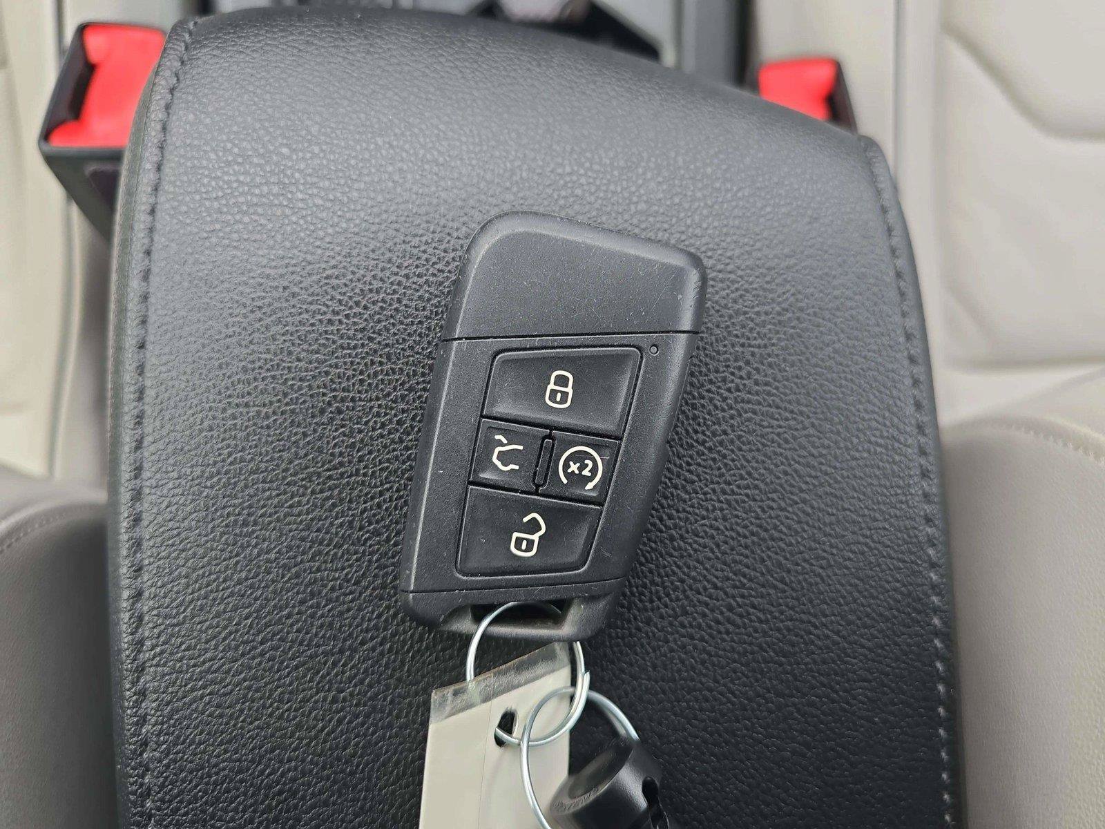 Used 2020 Volkswagen Tiguan SEL Premium R-Line w/ 3rd Row Seat Package AWD/4WD image 17