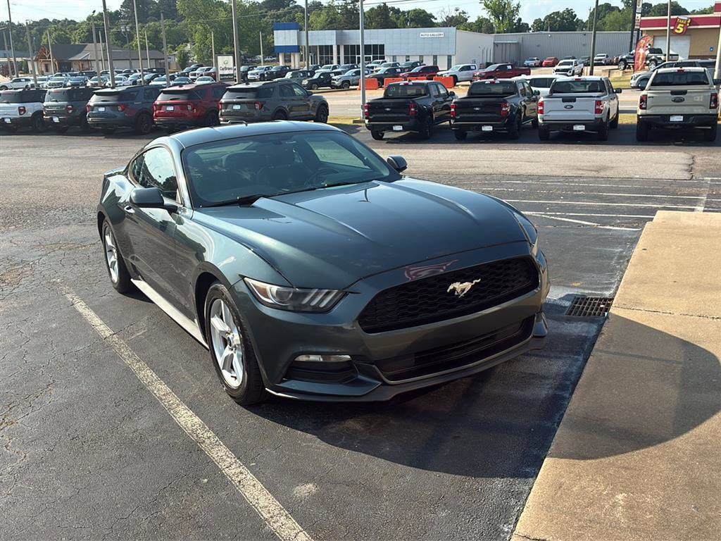 Used 2015 Ford Mustang Coupe RWD image 3