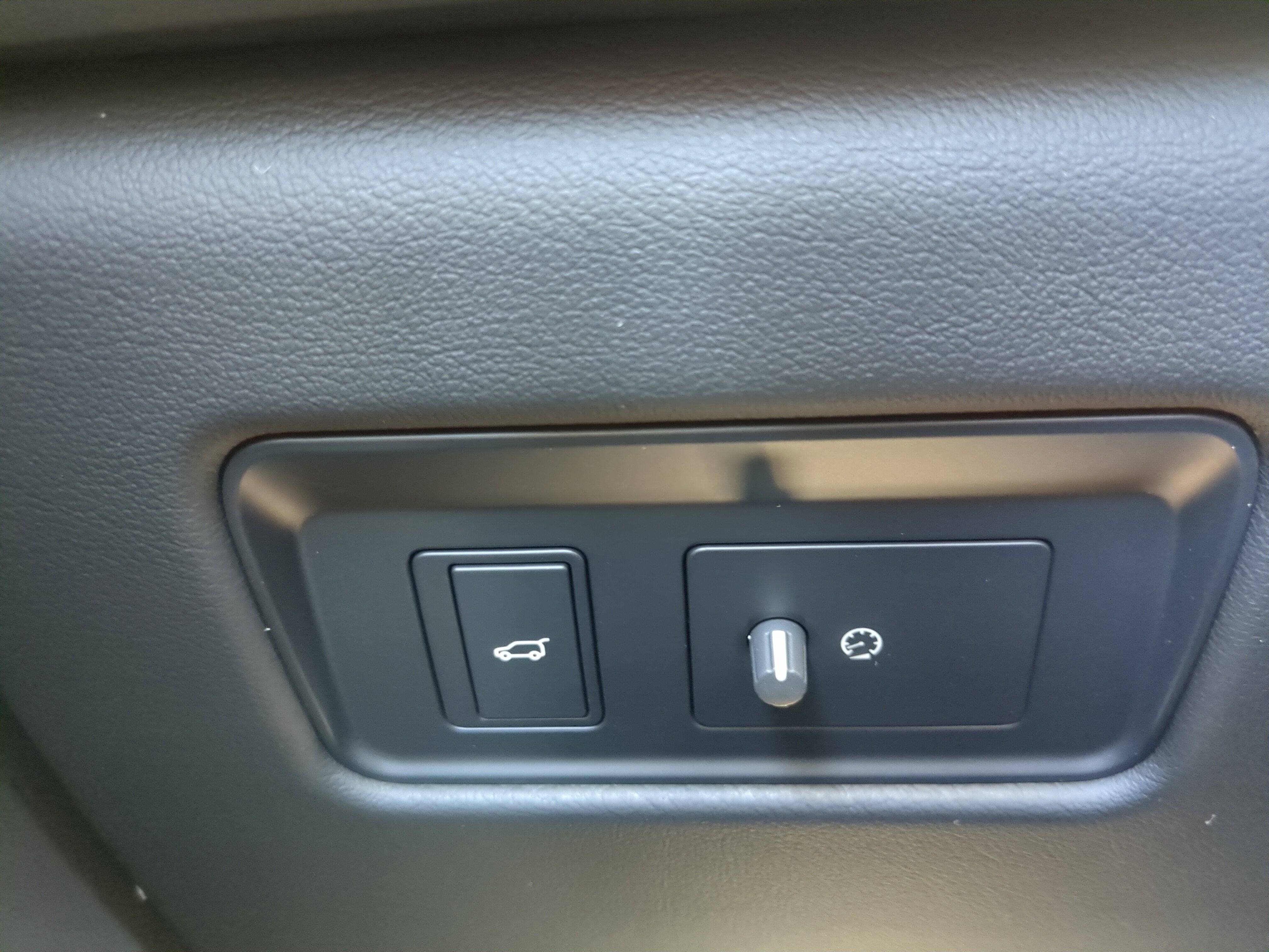 New 2026 Jaguar F-PACE R-Dynamic S image 25