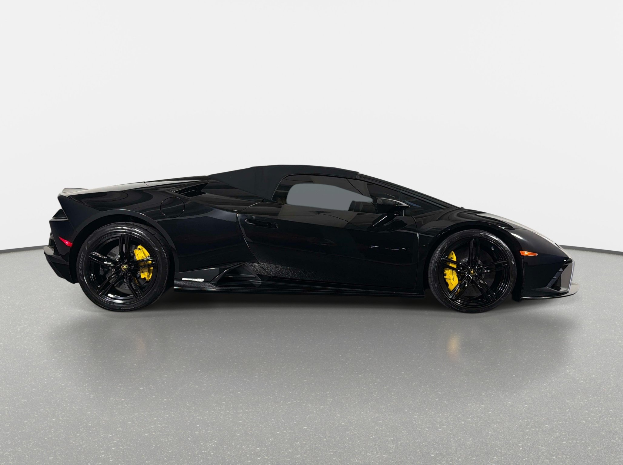 Used 2023 Lamborghini Huracan EVO RWD image 2