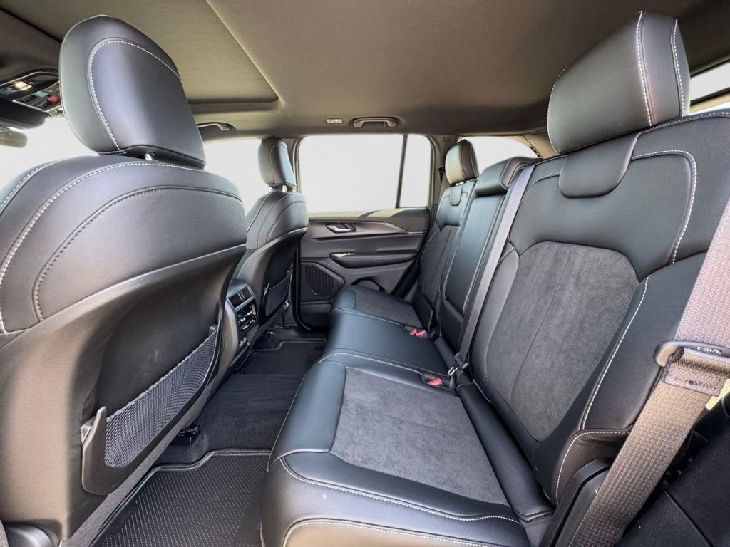 New 2025 Jeep Grand Cherokee Altitude AWD/4WD image 12