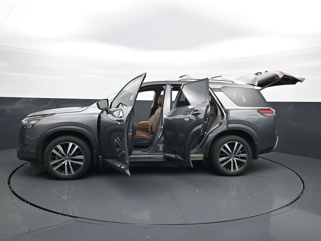 Used 2025 Nissan Pathfinder Platinum AWD/4WD image 49