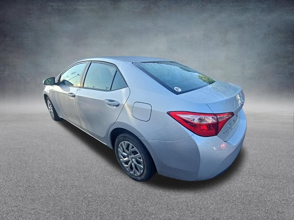 Used 2017 Toyota Corolla LE w/ Carpet Mat Package (TMS) FWD image 5
