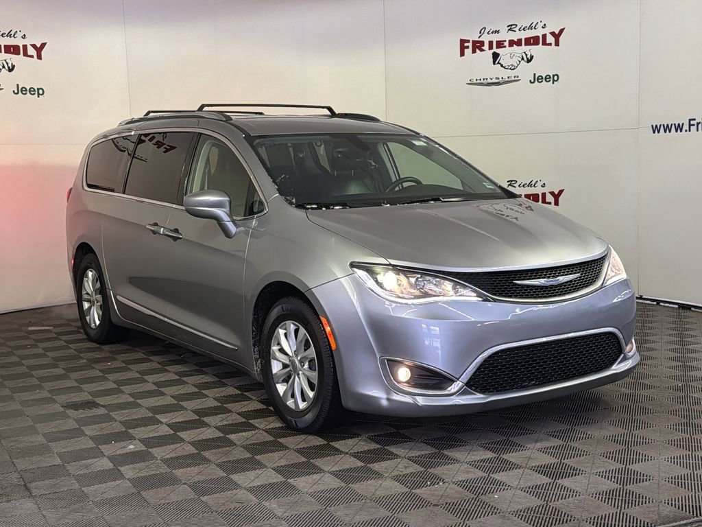 Used 2018 Chrysler Pacifica Touring-L Plus image 3