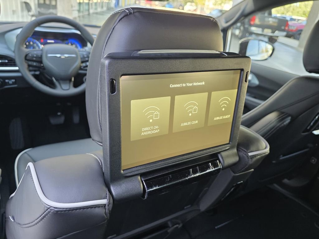 New 2026 Chrysler Pacifica Limited w/ Uconnect Theater Family Group image 12
