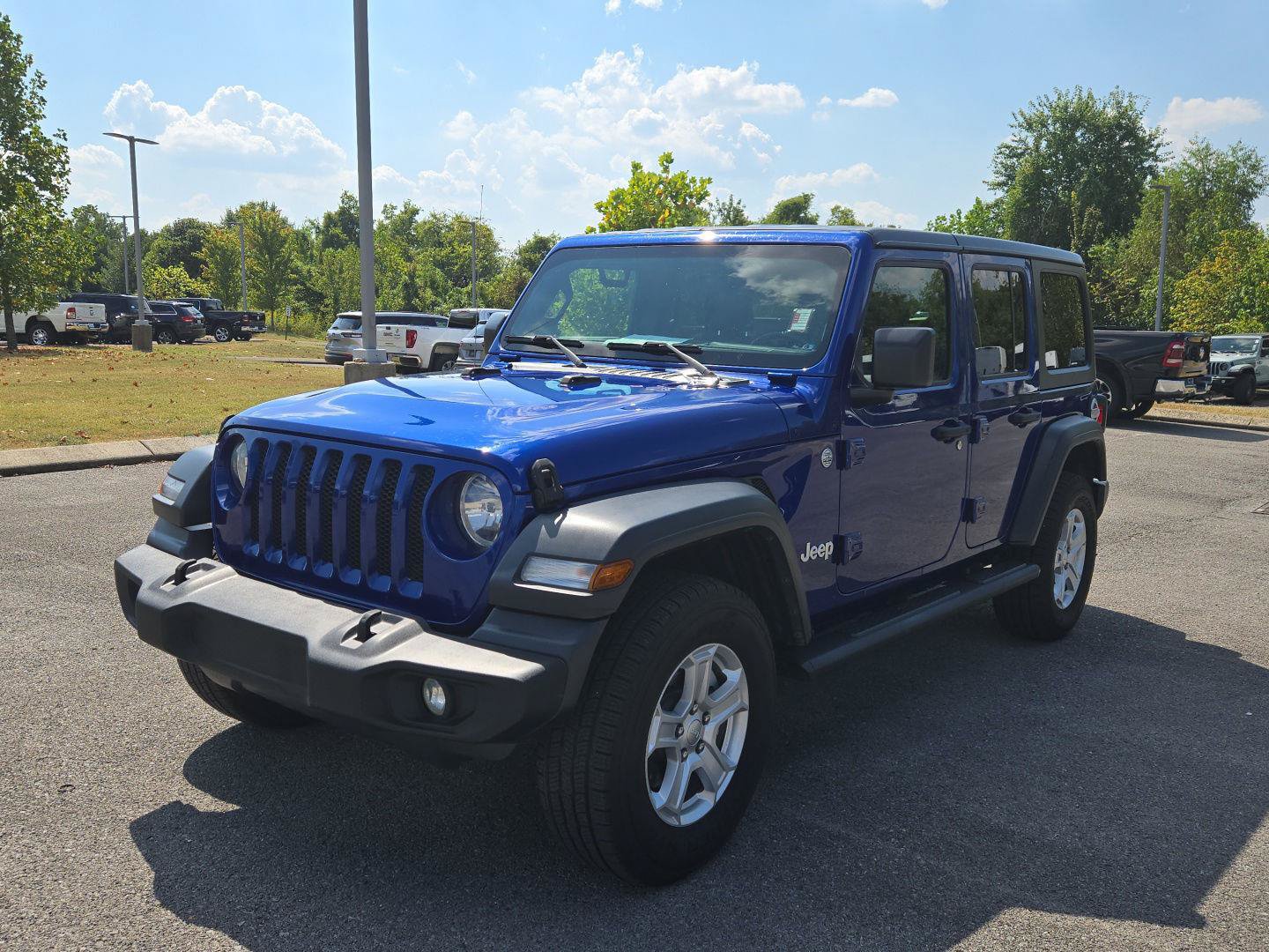 Used 2018 Jeep Wrangler Unlimited Sport S AWD/4WD image 3