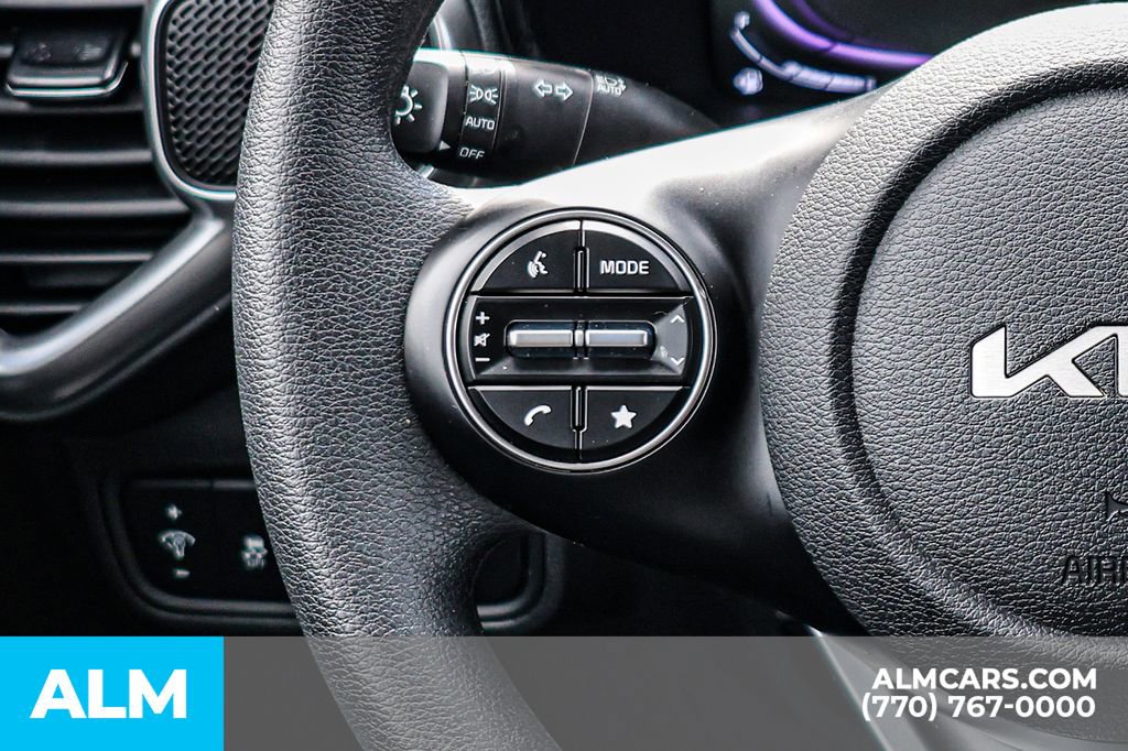 Used 2025 Kia Soul LX w/ LX Technology Package FWD image 35