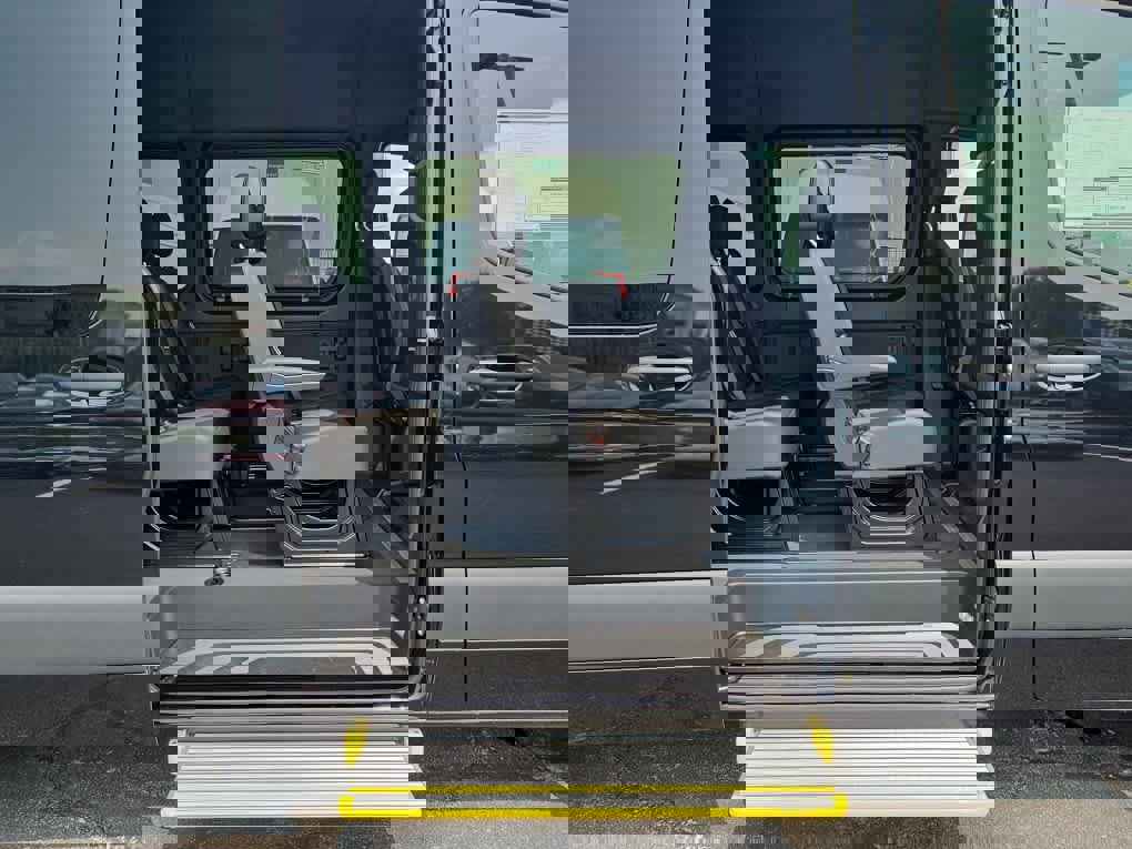 New 2025 Mercedes-Benz Sprinter 2500 image 9