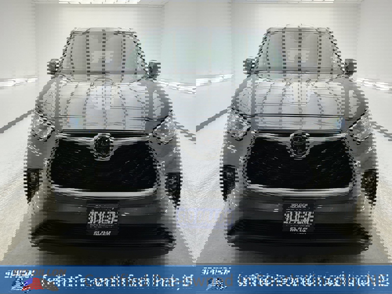 Used 2023 Toyota Highlander LE image 2