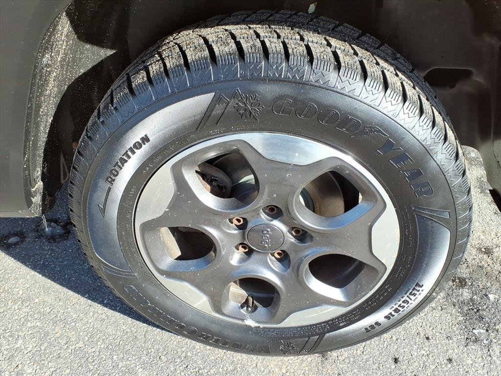 Used 2015 Jeep Renegade Latitude w/ Cold Weather Group II image 10