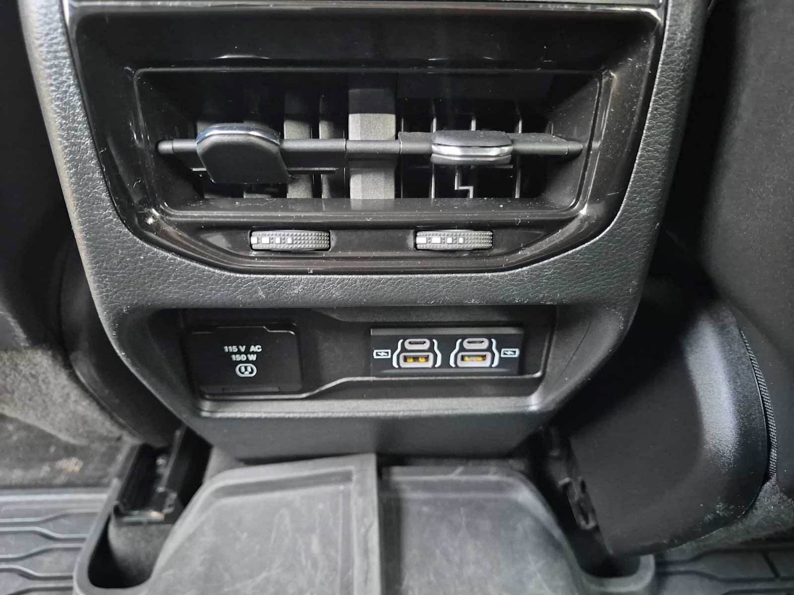 Used 2023 Jeep Grand Cherokee Altitude AWD/4WD image 15