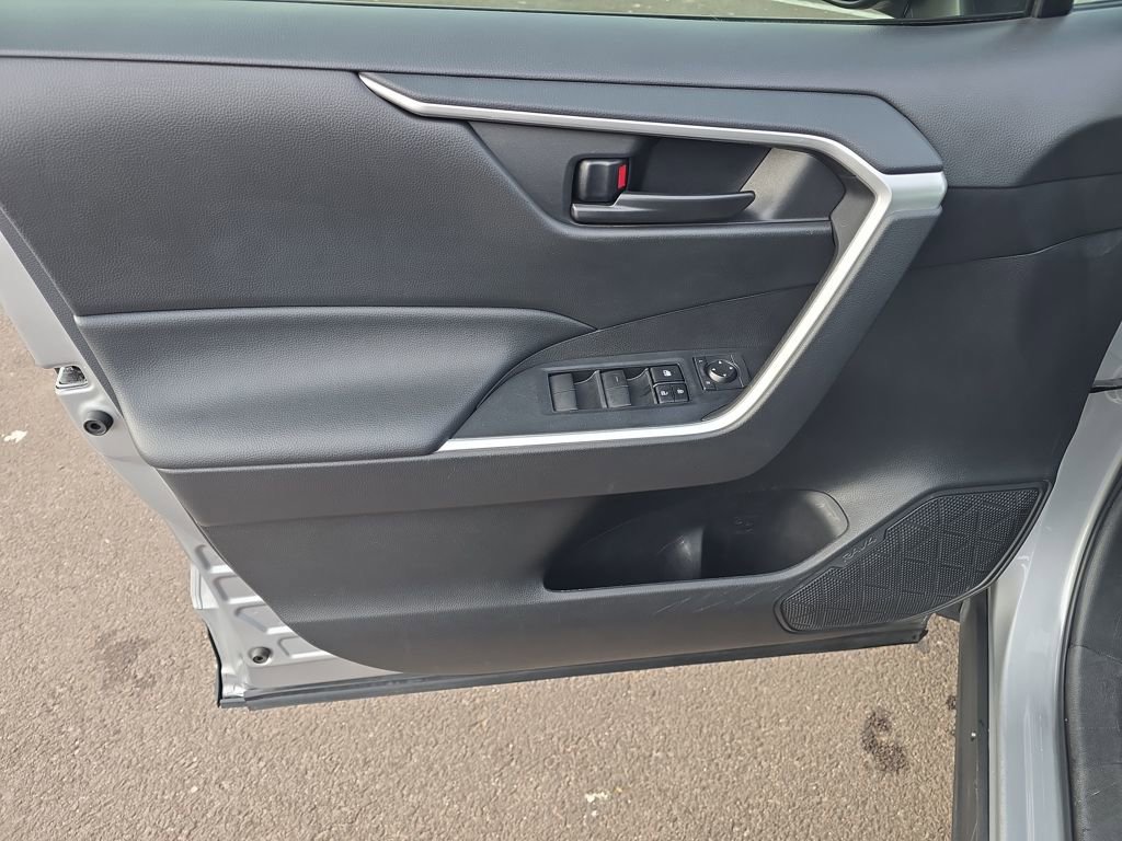 Used 2023 Toyota RAV4 LE image 11