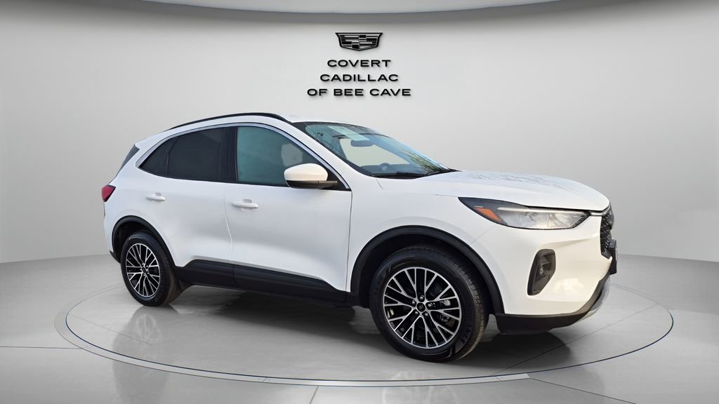 Used 2023 Ford Escape SE image 1