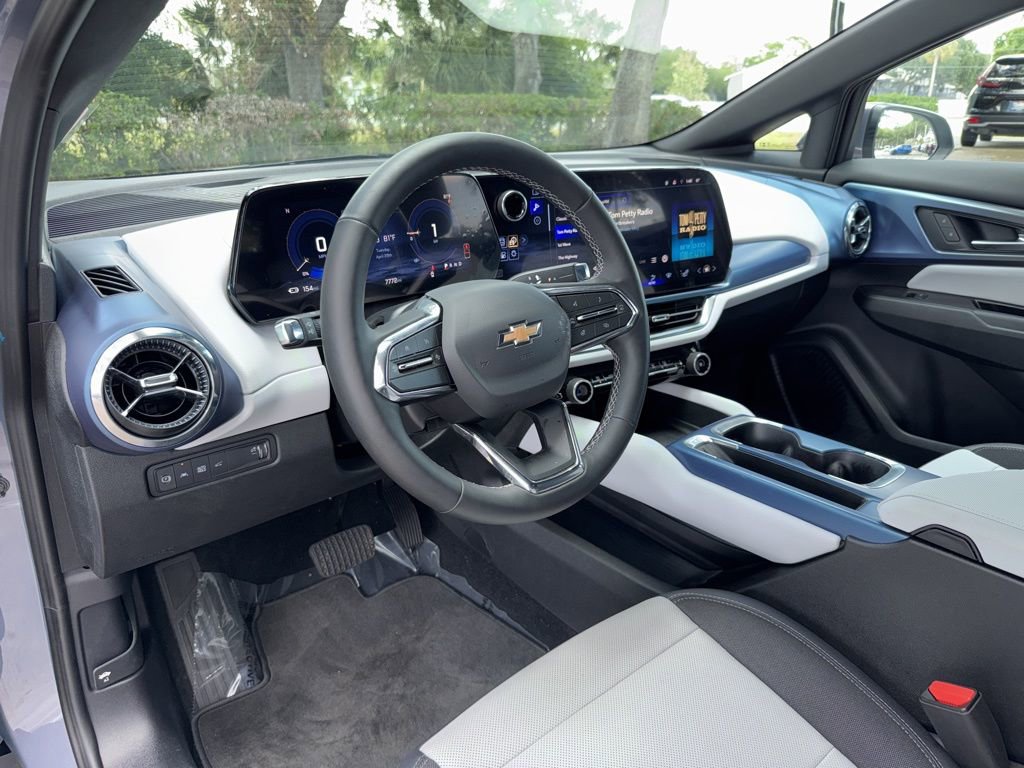 Used 2025 Chevrolet Equinox EV LT FWD image 19