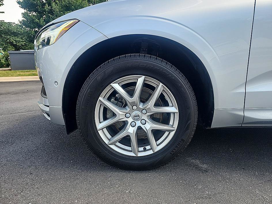Used 2019 Volvo XC60 T5 Momentum w/ Multimedia Package FWD image 9