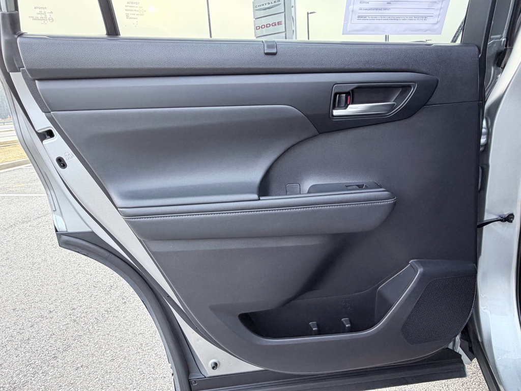 Used 2021 Toyota Highlander XLE image 33