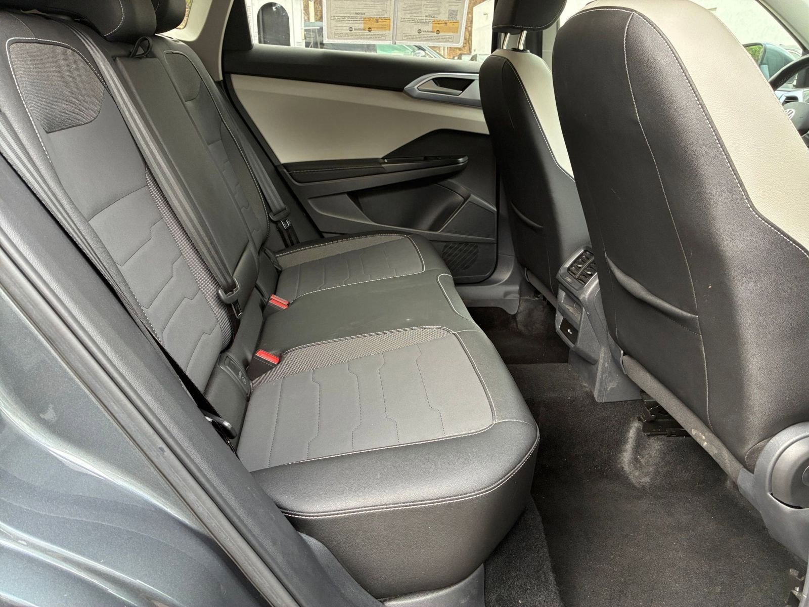 Used 2025 Volkswagen Taos SE FWD image 39