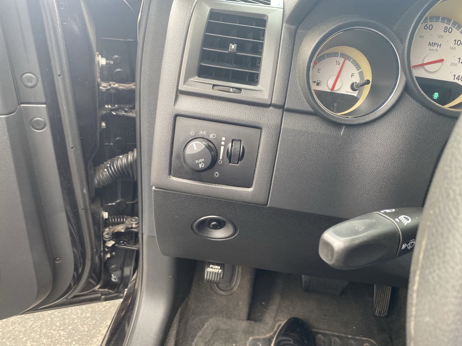 Used 2010 Dodge Charger SXT image 16