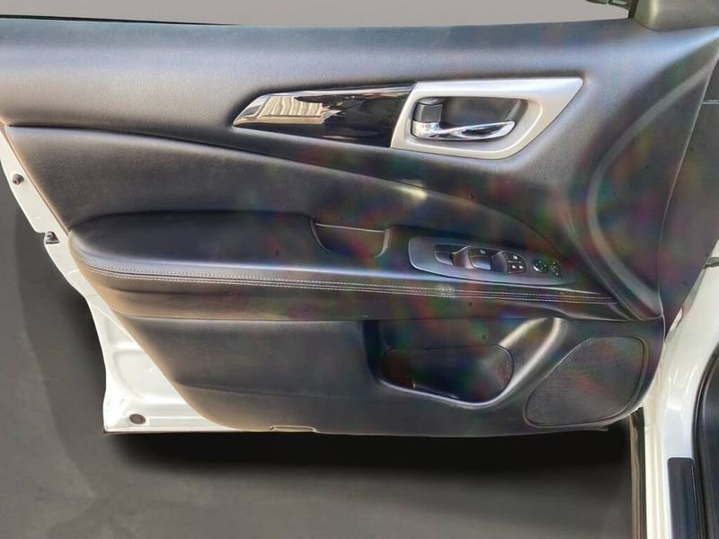 Used 2019 Nissan Pathfinder S image 14