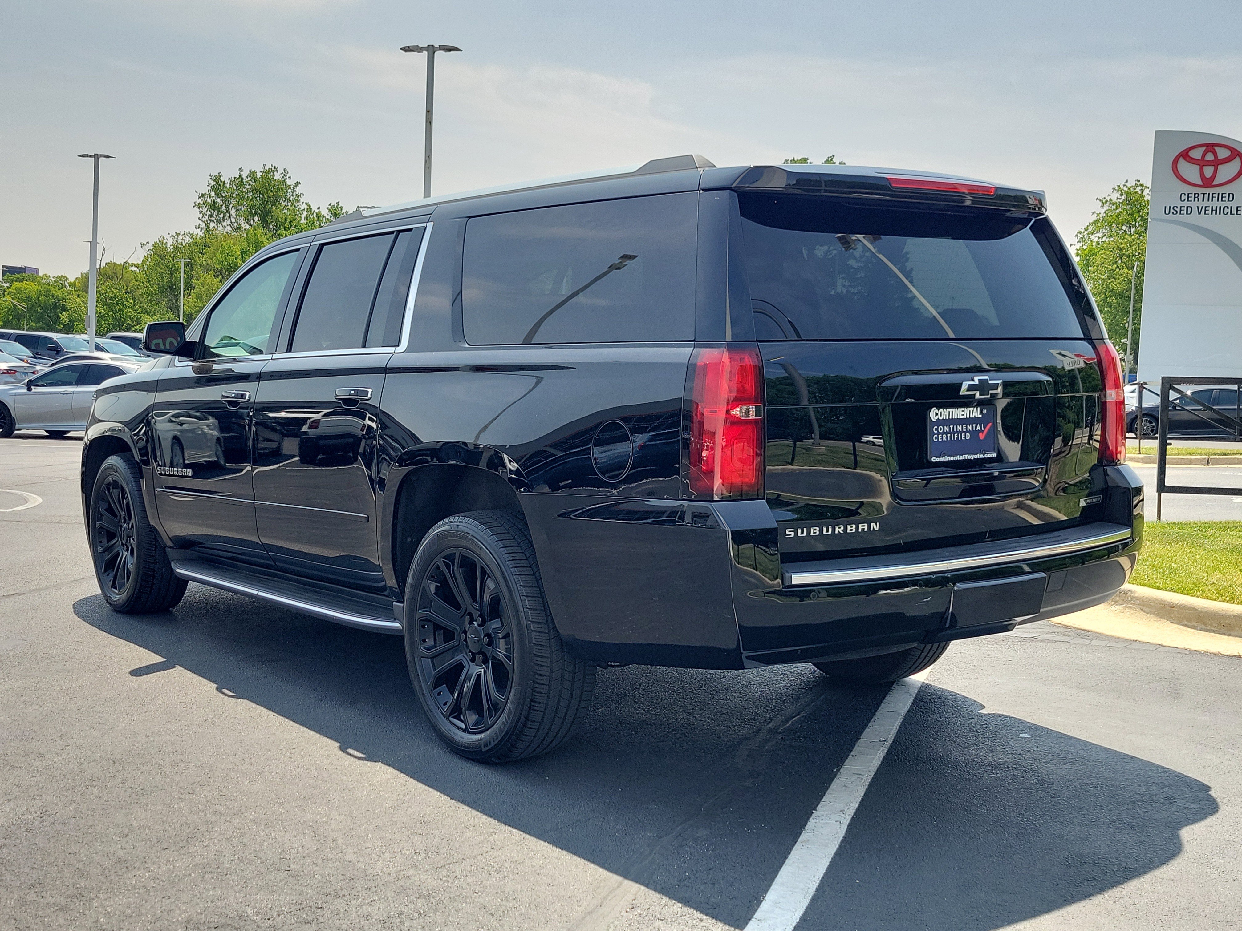 Used 2017 Chevrolet Suburban Premier AWD/4WD image 4