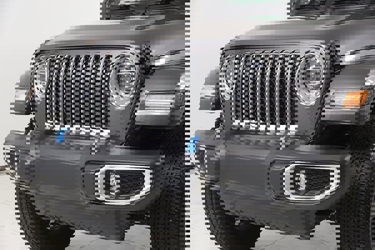 Used 2022 Jeep Wrangler Unlimited Sahara w/ Cold Weather Group image 56