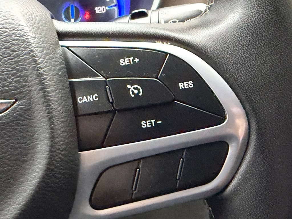 Used 2023 Chrysler Voyager LX FWD image 28