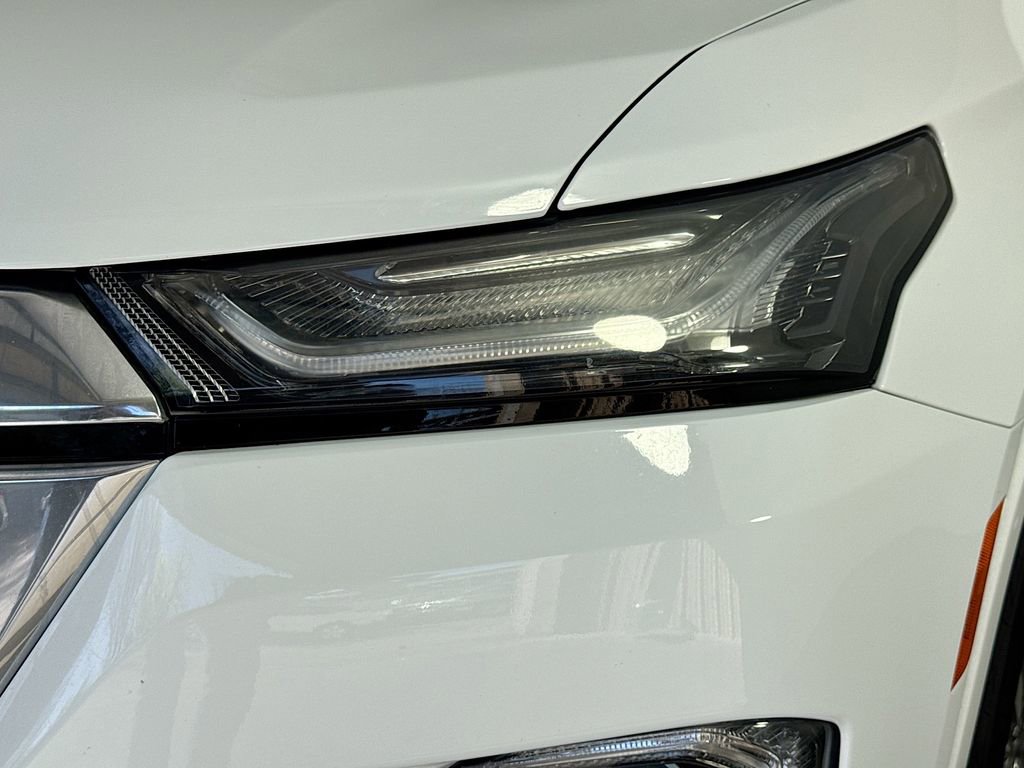 Used 2022 Chevrolet Traverse Premier image 40