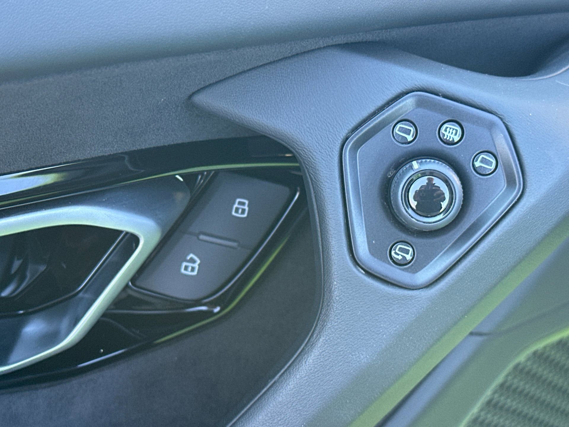 Used 2020 Lamborghini Huracan EVO image 16