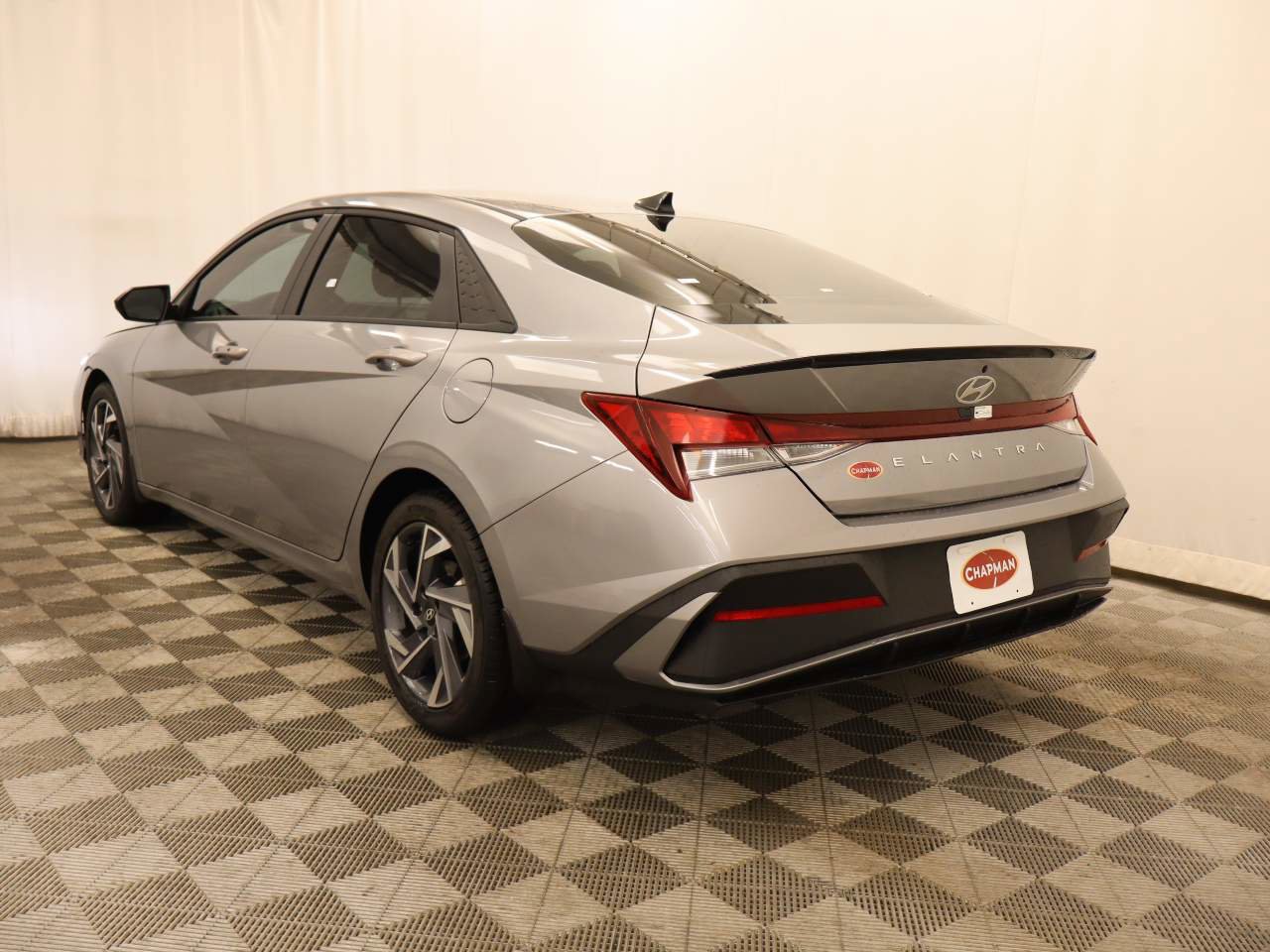 Used 2025 Hyundai Elantra Sport image 3
