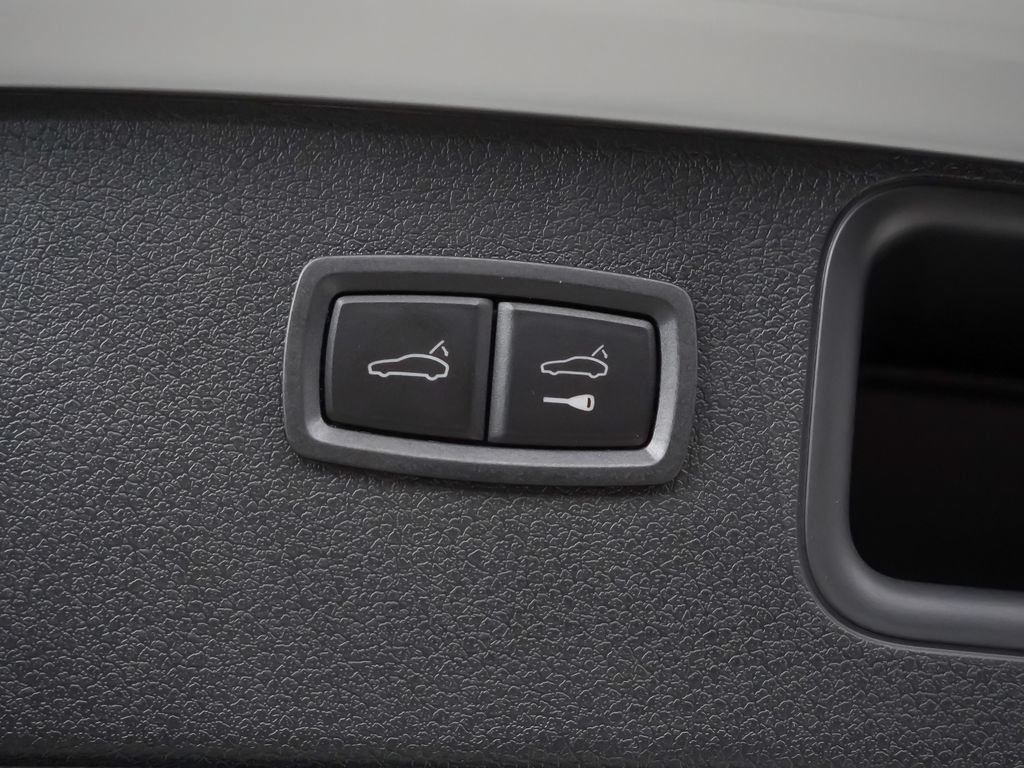 Certified 2026 Porsche Macan Turbo AWD/4WD image 14