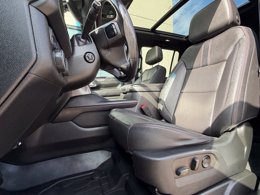 Used 2022 Chevrolet Suburban RST w/ Luxury Package AWD/4WD image 10