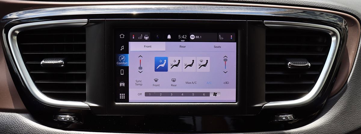 Used 2023 Chrysler Voyager LX FWD image 49