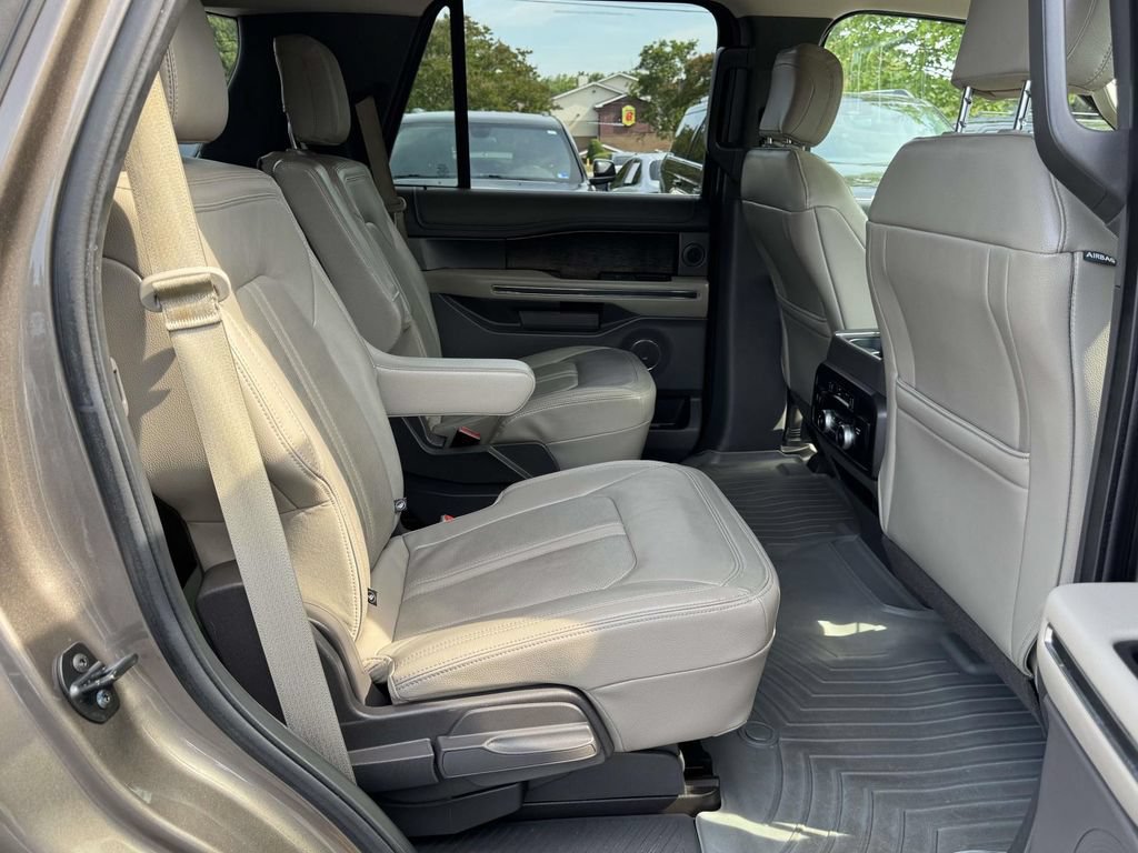 Used 2018 Ford Expedition Limited w/ Equipment Group 302A AWD/4WD image 15