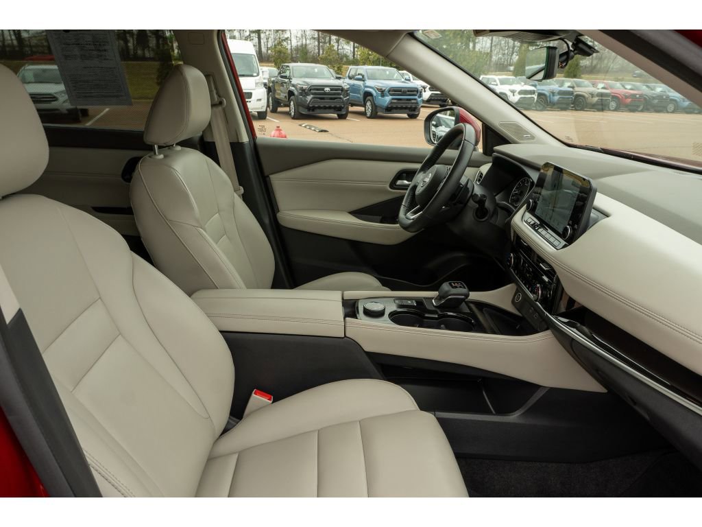 Used 2022 Nissan Rogue SL w/ SL Premium Package image 17