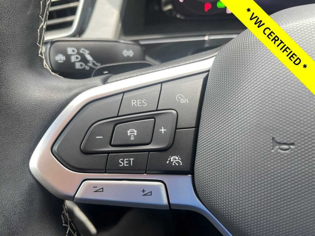 Certified 2024 Volkswagen Atlas Cross Sport SE w/ Panoramic Sunroof Package AWD/4WD image 33