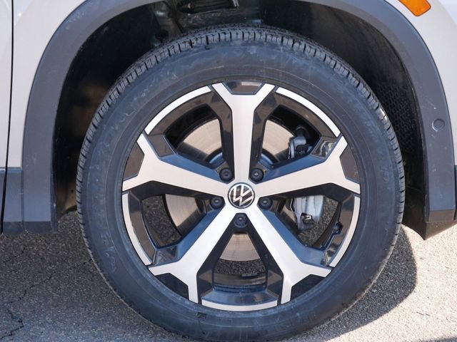 Used 2025 Volkswagen Tiguan SE image 9