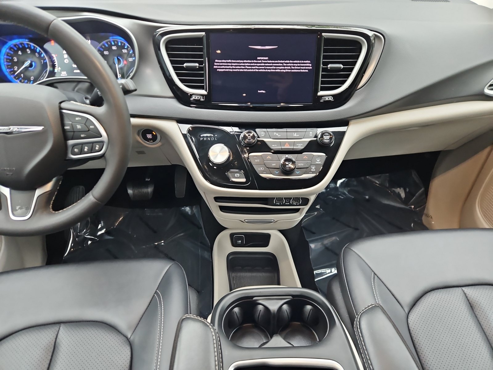 Used 2024 Chrysler Pacifica Touring-L FWD image 11